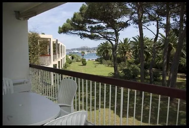 T2 Dans Une Residence Proche De La Mer Et Du Centre Du Village Porquerolles
