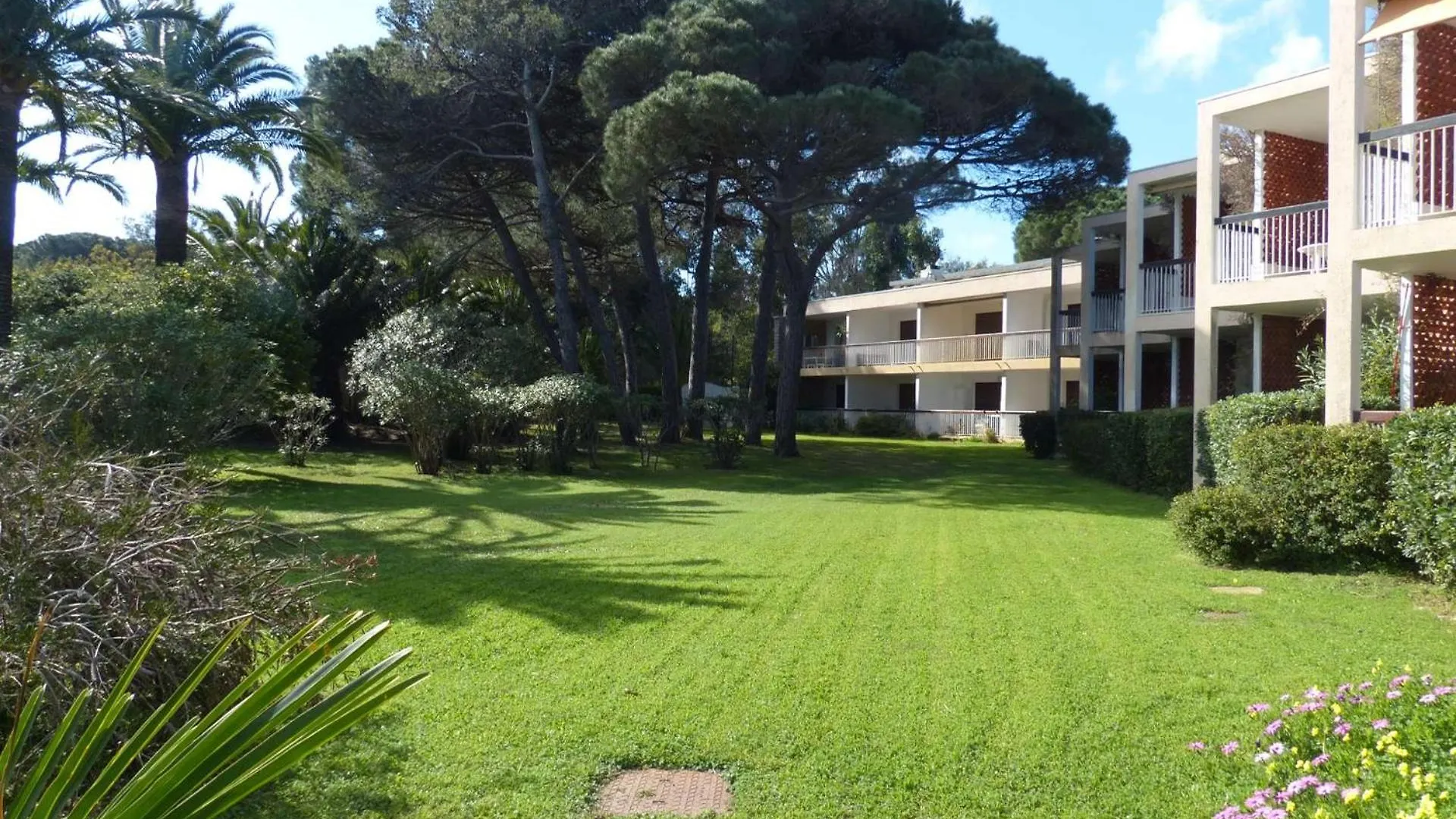 T2 Dans Une Residence Proche De La Mer Et Du Centre Du Village Porquerolles Apartment