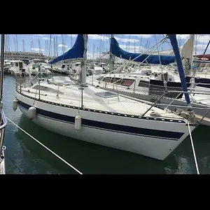 Voilier A Quai Bateau-hôtel
